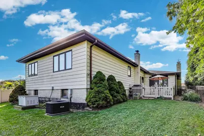 10524 Camelot Street, Westchester, IL 60154 - Photo 29