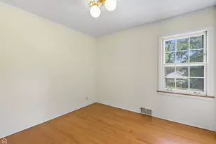 8301 Karlov Ave, Skokie, IL 60076 - Photo 11