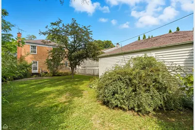 8301 Karlov Avenue, Skokie, IL 60076 - Photo 17