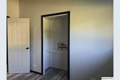 105 N 3rd Street, La Harpe, IL 61450 - Photo 9