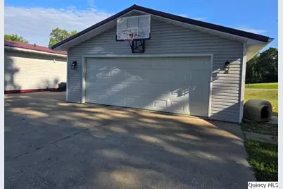 105 N 3rd Street, La Harpe, IL 61450 - Photo 25