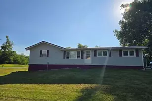 105 N 3rd St, La Harpe, IL 61450 - Photo 29