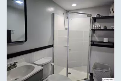 105 N 3rd Street, La Harpe, IL 61450 - Photo 7