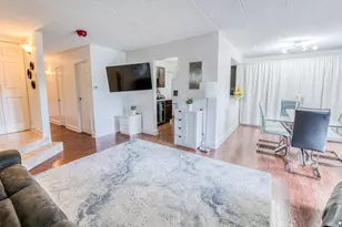 47 W Pier Dr, Westmont, IL 60559 - Photo 7