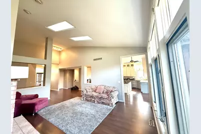 4 Greenbrier Court, Lake in the Hills, IL 60156 - Photo 9