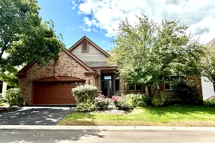 4 Greenbrier Ct, Lake in the Hills, IL 60156 - Photo 1