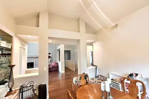 4 Greenbrier Ct, Lake in the Hills, IL 60156 - Photo 7