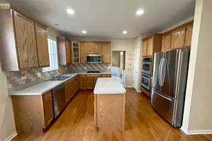 331 Parkstone Dr, Cary, IL 60013 - Photo 7