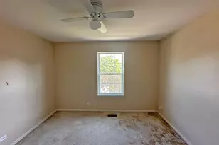 331 Parkstone Dr, Cary, IL 60013 - Photo 15