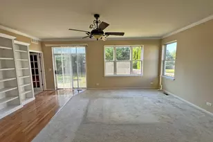 331 Parkstone Dr, Cary, IL 60013 - Photo 9