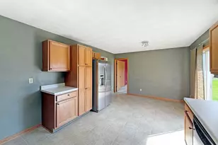 12432 Barberry Dr, Winnebago, IL 61088 - Photo 5