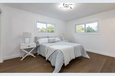 8461 Gross Point Road, Skokie, IL 60077 - Photo 21