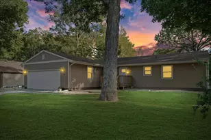 1101 Pin Oak Dr, Mahomet, IL 61853 - Photo 3