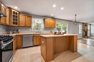 23 Breckenwood Ct, Bloomington, IL 61704 - Photo 11