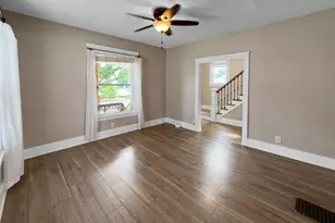 703 W Cottonwood St, Freeport, IL 61032 - Photo 9