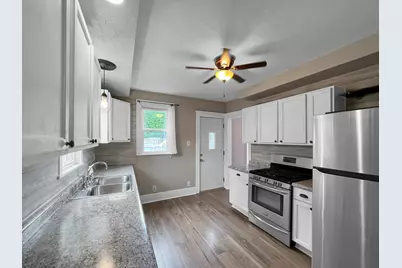 703 W Cottonwood Street, Freeport, IL 61032 - Photo 5