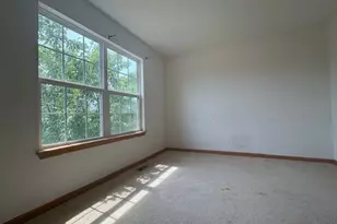 211 Leah Ct, Sycamore, IL 60178 - Photo 17