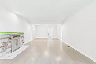 2719 W 94th St, Evergreen Park, IL 60805 - Photo 3