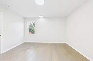 2719 W 94th St, Evergreen Park, IL 60805 - Photo 19