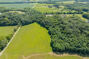 5897 Country Meadow Ln, Clifton, IL 61727 - Photo 5