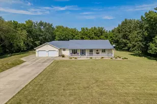 5897 Country Meadow Ln, Clifton, IL 61727 - Photo 43