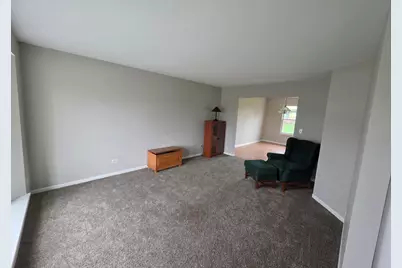 992 McPhee Drive, Lake in the Hills, IL 60156 - Photo 5