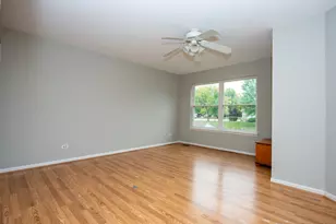 992 McPhee Dr, Lake in the Hills, IL 60156 - Photo 9