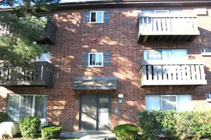 187 Pickwick Dr, Schaumburg, IL 60193 - Photo 1