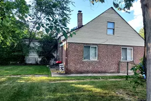 9834 S Oglesby St, Chicago, IL 60617 - Photo 3