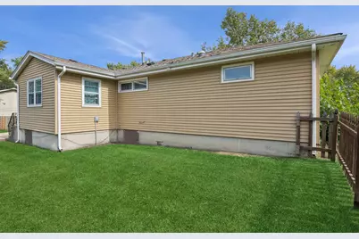 1807 Beach Road, McHenry, IL 60050 - Photo 17