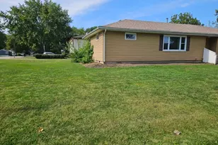 1807 Beach Rd, McHenry, IL 60050 - Photo 3