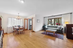 1720 W 54th Pl, La Grange Highlands, IL 60525 - Photo 3