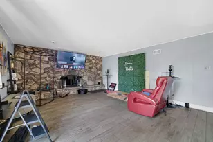 18443 Maple St, Lansing, IL 60438 - Photo 7