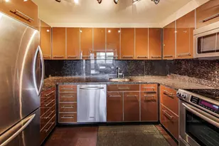 555 W Cornelia Ave, Chicago, IL 60657 - Photo 11