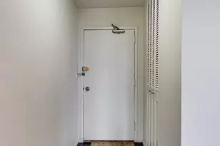 555 W Cornelia Ave, Chicago, IL 60657 - Photo 9