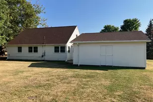 910 W 19th St, Sterling, IL 60181 - Photo 27