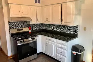 910 W 19th St, Sterling, IL 60181 - Photo 5