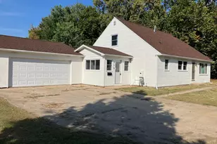 910 W 19th St, Sterling, IL 60181 - Photo 25