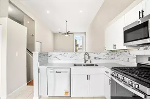 363 Oaktree Ct, Hoffman Estates, IL 60169 - Photo 9