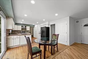 1554 Deer Run, Gurnee, IL 60031 - Photo 3