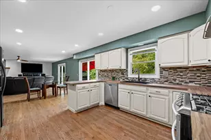 1554 Deer Run, Gurnee, IL 60031 - Photo 5