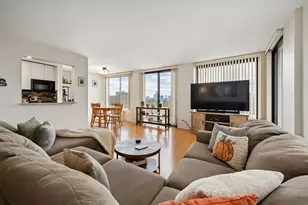 345 W Fullerton Pkwy, Chicago, IL 60614 - Photo 3