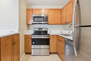 655 W Irving Park Rd, Chicago, IL 60613 - Photo 7