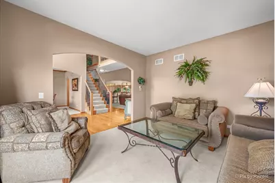 630 Wind Energy Pass, Batavia, IL 60510 - Photo 5