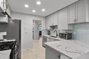 940 E Old Willow Rd, Prospect Heights, IL 60070 - Photo 7