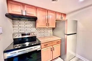 3240 N Manor Dr, Lansing, IL 60438 - Photo 7