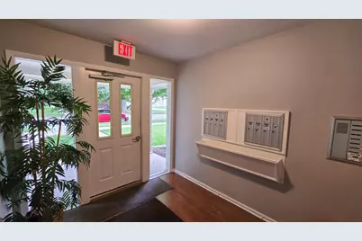 9601 S Karlov Avenue #104, Oak Lawn, IL 60453 - Photo 3