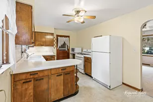311 S Cleveland Ave, Bradley, IL 60915 - Photo 11