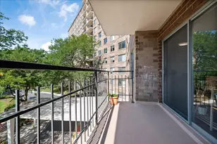 7141 N Kedzie Ave, Chicago, IL 60645 - Photo 13