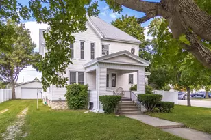 409 W Water St, Pontiac, IL 61764 - Photo 1